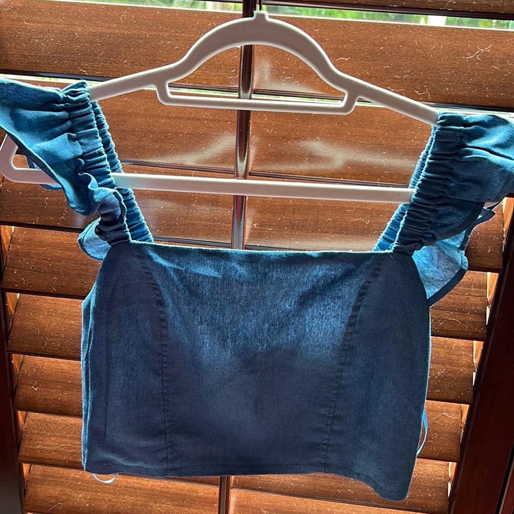 Stretch on the back . Jean look style . New with tag